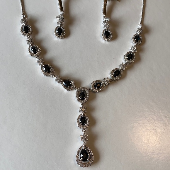 Costume jewelry set never worn silver black set - Picture 2 of 8
